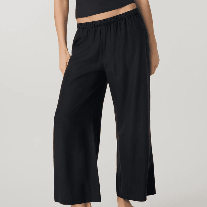 Vuori Trestles Twill Crop Wideleg Pant (Black)